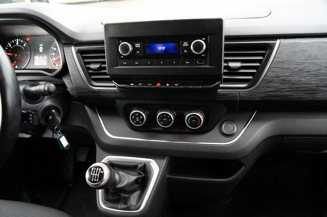 Mikrobus Renault TRAFIC III / BUS / 9 MIEJSC / PIERWSZY WŁAŚCICIE: obrázek 30 Mikrobus Renault TRAFIC III / BUS / 9 MIEJSC / PIERWSZY WŁAŚCICIE: obrázek 30