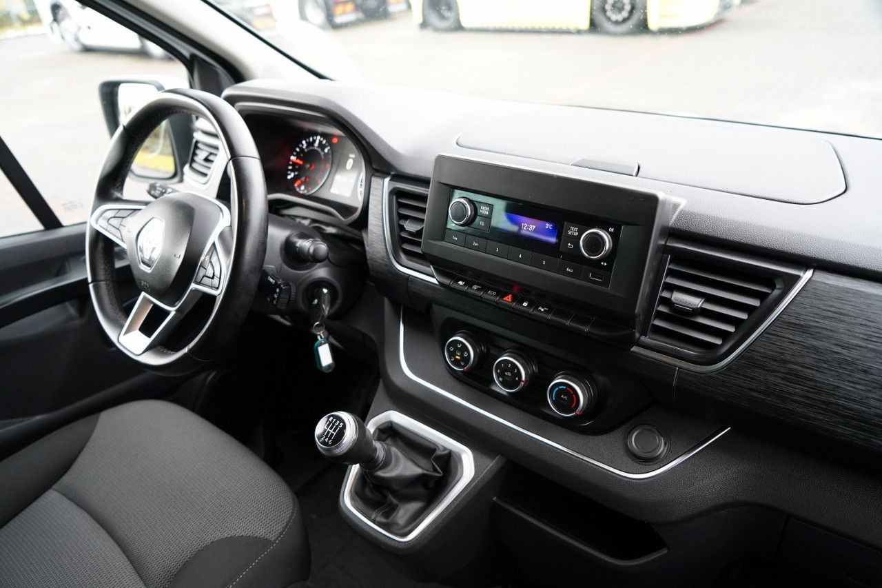 Mikrobus Renault TRAFIC III / BUS / 9 MIEJSC / PIERWSZY WŁAŚCICIE: obrázek 29 Mikrobus Renault TRAFIC III / BUS / 9 MIEJSC / PIERWSZY WŁAŚCICIE: obrázek 29