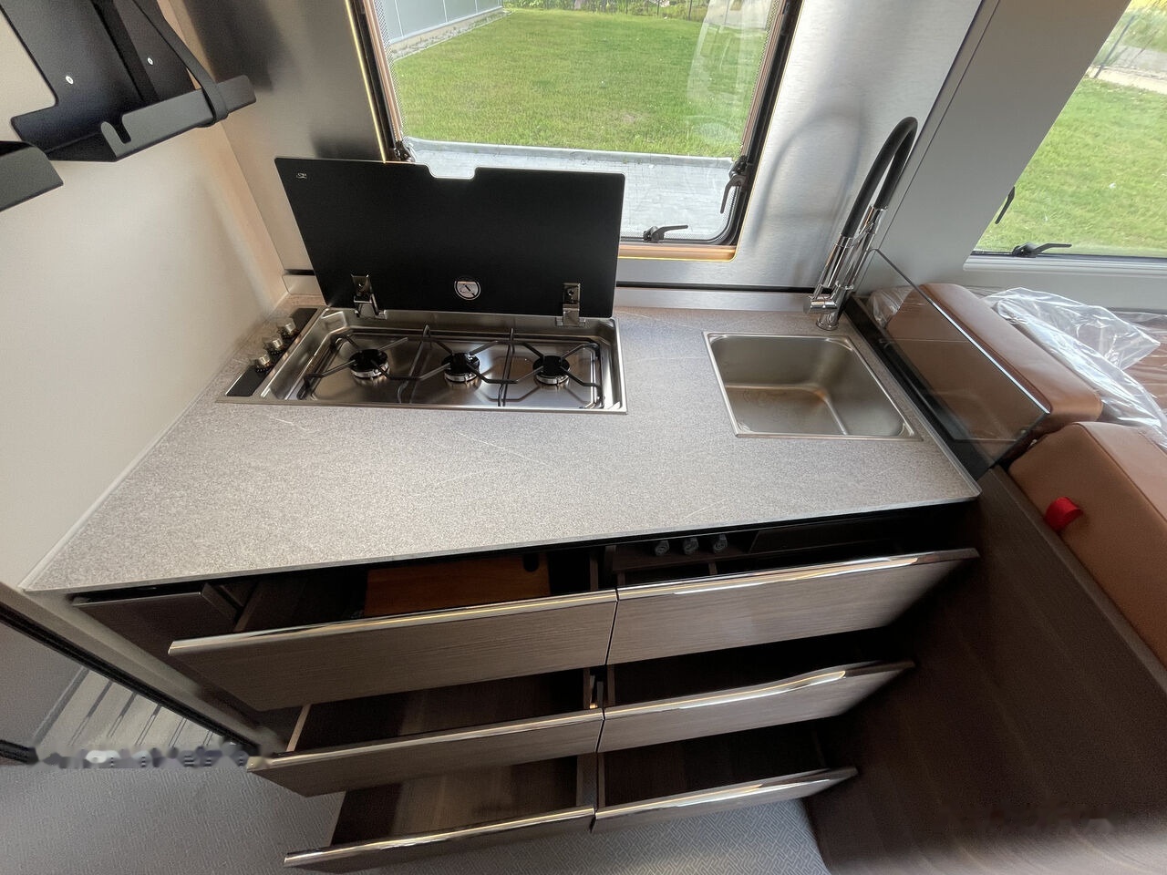 Nový Integrovaný obytný vůz Adria Super Sonic 890LC: obrázek 12