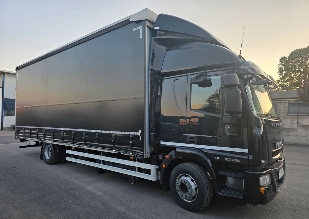 Iveco EUROCARGO 160E28 19 PAL. / FIRANKA / MANUAL / - Plachtový nákladní auto: obrázek 2 Iveco EUROCARGO 160E28 19 PAL. / FIRANKA / MANUAL / - Plachtový nákladní auto: obrázek 2