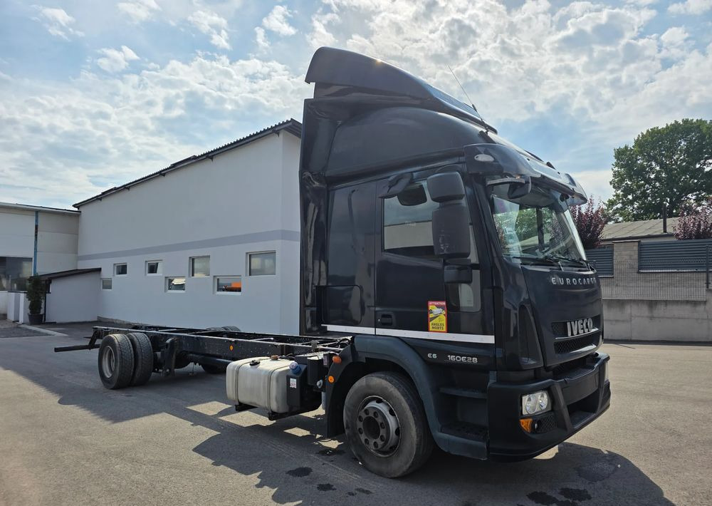 Iveco EUROCARGO 160E28 RAMA DO ZABUDOWY/ LAWETA / MANUAL / - Plachtový nákladní auto: obrázek 2 Iveco EUROCARGO 160E28 RAMA DO ZABUDOWY/ LAWETA / MANUAL / - Plachtový nákladní auto: obrázek 2