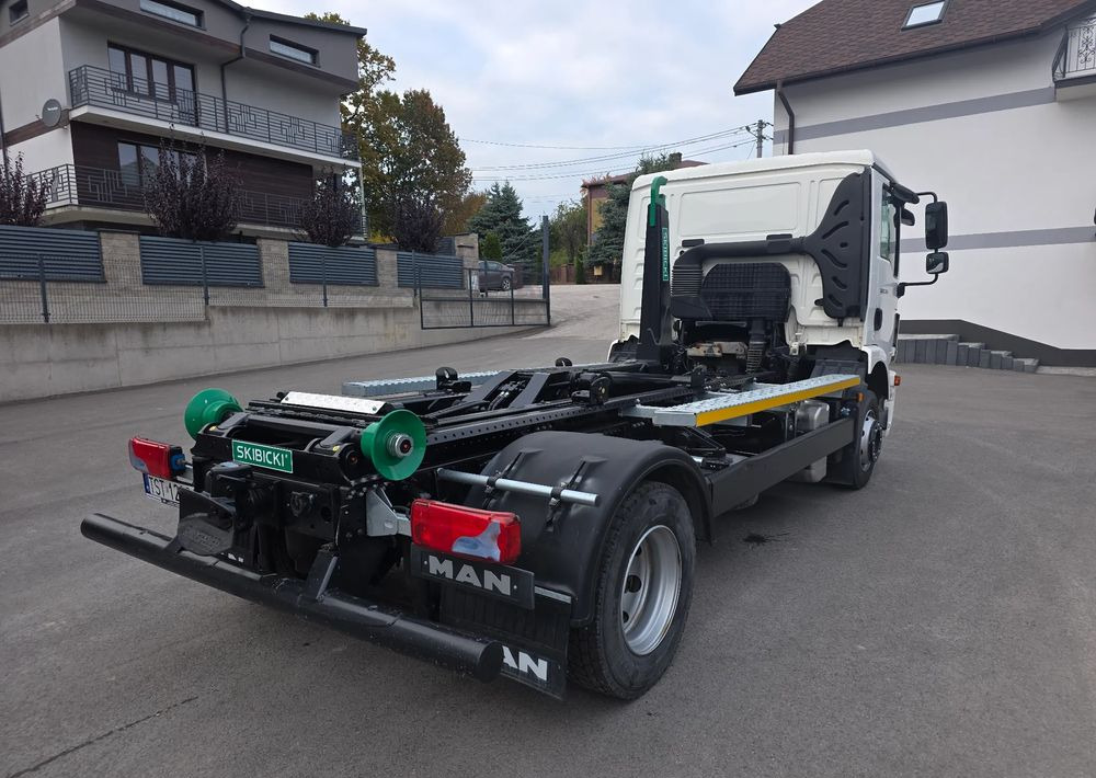 MAN TGM 12.290 - Hákový nosič kontejnerů: obrázek 3 MAN TGM 12.290 - Hákový nosič kontejnerů: obrázek 3