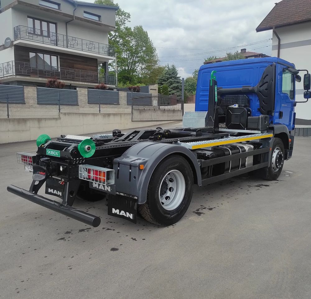 MAN TGM 18.340 urządzenie hakowe AXOR - Hákový nosič kontejnerů: obrázek 5 MAN TGM 18.340 urządzenie hakowe AXOR - Hákový nosič kontejnerů: obrázek 5