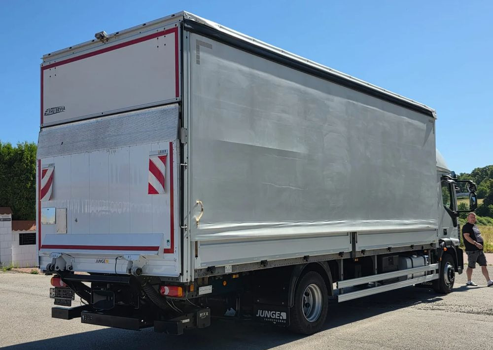 Iveco EUROCARGO 160E320/FIRANKA/WINDA/AUTOMAT/NISKI PRZEBIEG/E6/SPROWADZONY/PIERWSZY WŁAŚCICIEL - Plachtový nákladní auto: obrázek 5 Iveco EUROCARGO 160E320/FIRANKA/WINDA/AUTOMAT/NISKI PRZEBIEG/E6/SPROWADZONY/PIERWSZY WŁAŚCICIEL - Plachtový nákladní auto: obrázek 5