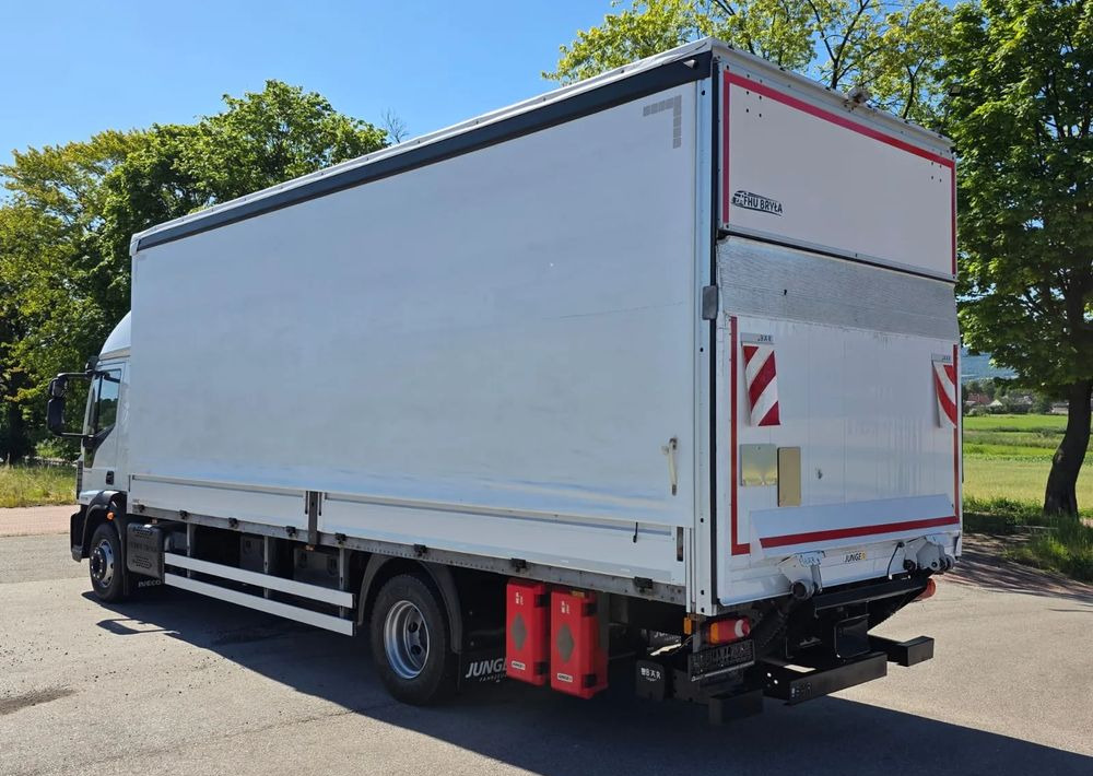 Iveco EUROCARGO 160E320/FIRANKA/WINDA/AUTOMAT/NISKI PRZEBIEG/E6/SPROWADZONY/PIERWSZY WŁAŚCICIEL - Plachtový nákladní auto: obrázek 4 Iveco EUROCARGO 160E320/FIRANKA/WINDA/AUTOMAT/NISKI PRZEBIEG/E6/SPROWADZONY/PIERWSZY WŁAŚCICIEL - Plachtový nákladní auto: obrázek 4
