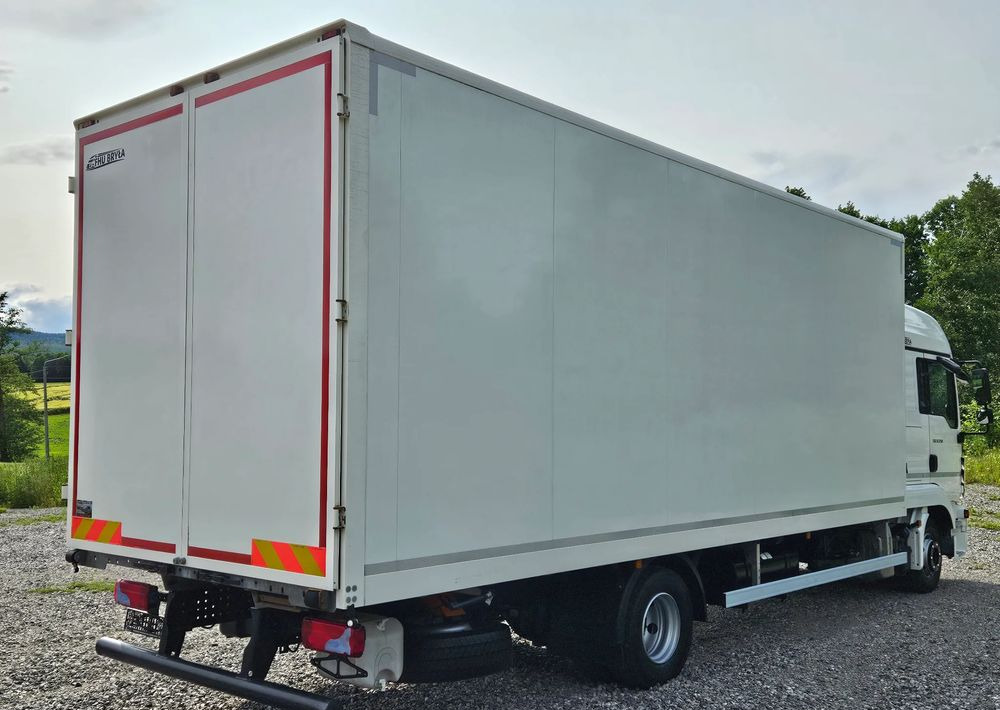 MAN TGL 12.250 / KONTENER / IZOTERMA / WINDA / 2019R / EURO 6 / PEŁEN SERWIS / 6 TON ŁADOWNOŚĆ / SPROWADZONY / ZADBANY / JAK NOWY / KSIĄŻKA SERWISOWA / E6 / 17 PALET - Skříňový nákladní auto: obrázek 4 MAN TGL 12.250 / KONTENER / IZOTERMA / WINDA / 2019R / EURO 6 / PEŁEN SERWIS / 6 TON ŁADOWNOŚĆ / SPROWADZONY / ZADBANY / JAK NOWY / KSIĄŻKA SERWISOWA / E6 / 17 PALET - Skříňový nákladní auto: obrázek 4