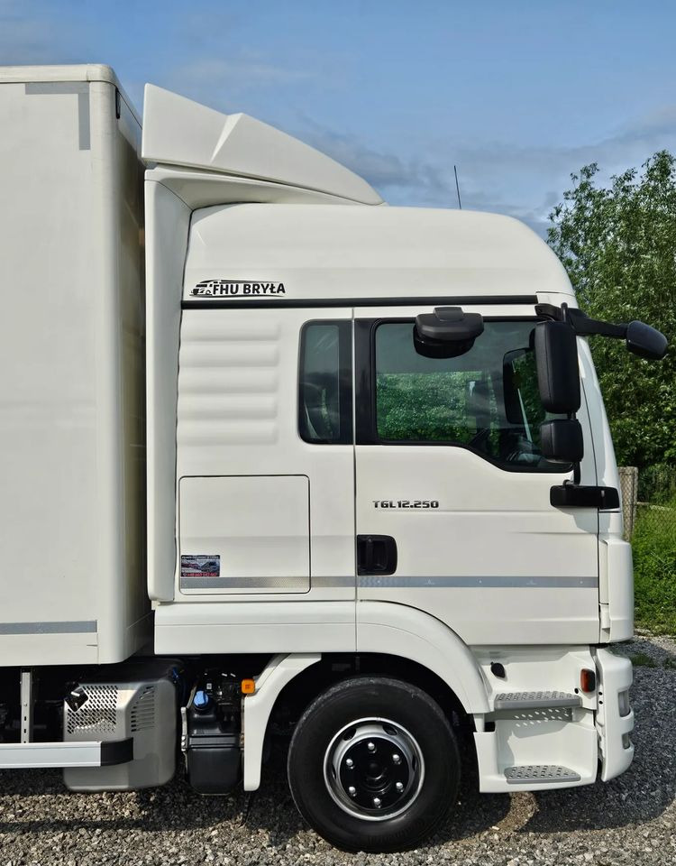Skříňový nákladní auto MAN TGL 12.250/KONTENER/IZOTERMA/WINDA/2019R/EURO 6/PEŁEN SERWIS/SPROWADZONY/ZADBANY/JAK NOWY/ KSIĄŻKA SERWISOWA/E6/17 PALET: obrázek 10