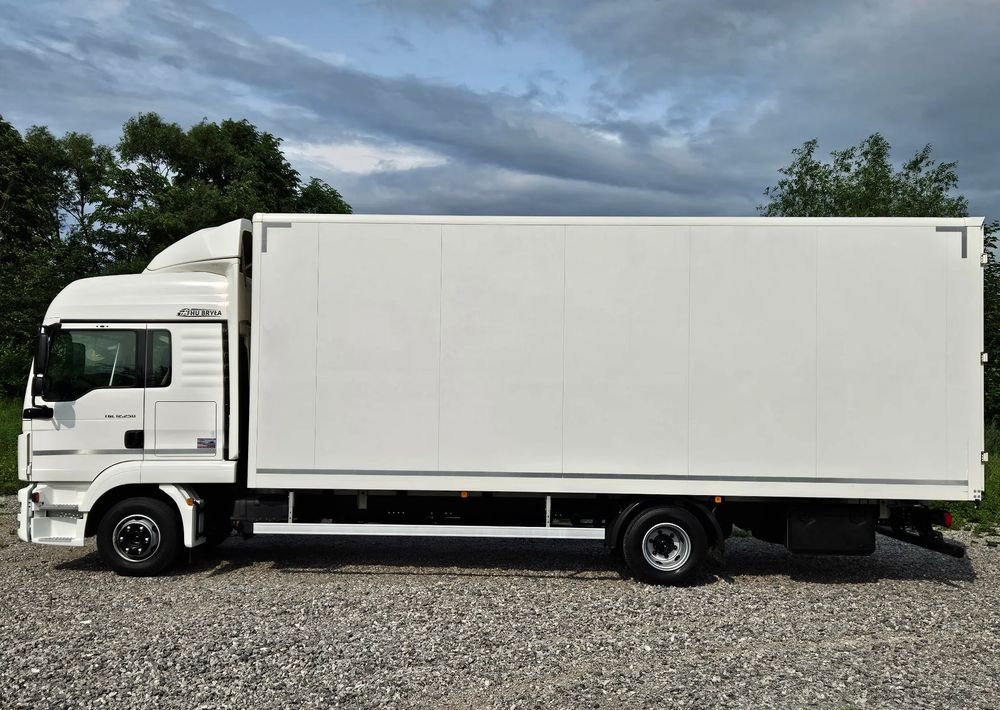 Skříňový nákladní auto MAN TGL 12.250/KONTENER/IZOTERMA/WINDA/2019R/EURO 6/PEŁEN SERWIS/SPROWADZONY/ZADBANY/JAK NOWY/ KSIĄŻKA SERWISOWA/E6/17 PALET: obrázek 12