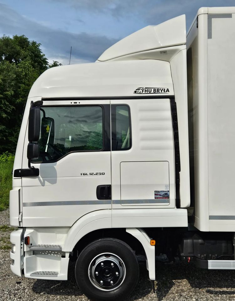 Skříňový nákladní auto MAN TGL 12.250/KONTENER/IZOTERMA/WINDA/2019R/EURO 6/PEŁEN SERWIS/SPROWADZONY/ZADBANY/JAK NOWY/ KSIĄŻKA SERWISOWA/E6/17 PALET: obrázek 9