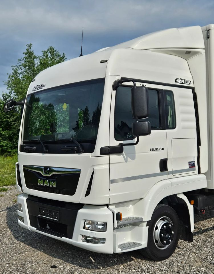 Skříňový nákladní auto MAN TGL 12.250/KONTENER/IZOTERMA/WINDA/2019R/EURO 6/PEŁEN SERWIS/SPROWADZONY/ZADBANY/JAK NOWY/ KSIĄŻKA SERWISOWA/E6/17 PALET: obrázek 13