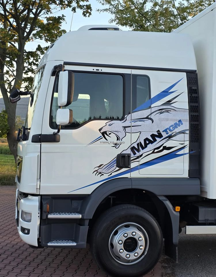 Skříňový nákladní auto MAN TGM 15.290 / TGL / KONTENER / IZOTERMA / WINDA / KLIMA POSTOJOWA / 2019R / EURO 6 / PEŁEN SERWIS /  8200KG ŁADOWNOŚĆ  / SPROWADZONY / ZADBANY / JAK NOWY /  KSIĄŻKA SERWISOWA / E6 / 18 PALET: obrázek 6