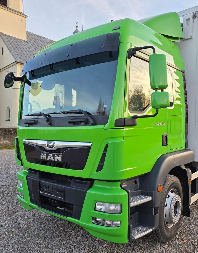 Chladírenský nákladní automobil MAN TGM 18.320 / 18.290 / 15.290 / IZOTERMA / WINDA / 19PALET / E6 / 08.2018 / LIFT / SPROWADZONY / AUTOMAT / SYPIALKA / PIERWSZY WŁAŚCICIEL / BOCZNE DRZWI / STAN BARDZO DOBRY: obrázek 12 Chladírenský nákladní automobil MAN TGM 18.320 / 18.290 / 15.290 / IZOTERMA / WINDA / 19PALET / E6 / 08.2018 / LIFT / SPROWADZONY / AUTOMAT / SYPIALKA / PIERWSZY WŁAŚCICIEL / BOCZNE DRZWI / STAN BARDZO DOBRY: obrázek 12