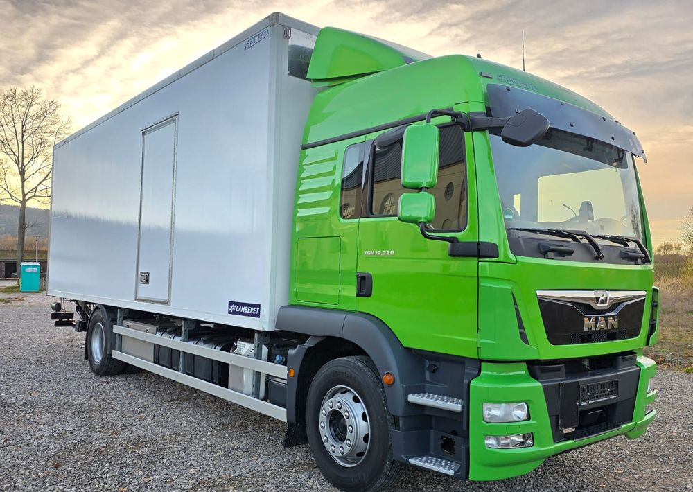 MAN TGM 18.320 / 18.290 / 15.290 / IZOTERMA / WINDA / 19PALET / E6 / 08.2018 / LIFT / SPROWADZONY / AUTOMAT / SYPIALKA / PIERWSZY WŁAŚCICIEL / BOCZNE DRZWI / STAN BARDZO DOBRY - Chladírenský nákladní automobil: obrázek 2 MAN TGM 18.320 / 18.290 / 15.290 / IZOTERMA / WINDA / 19PALET / E6 / 08.2018 / LIFT / SPROWADZONY / AUTOMAT / SYPIALKA / PIERWSZY WŁAŚCICIEL / BOCZNE DRZWI / STAN BARDZO DOBRY - Chladírenský nákladní automobil: obrázek 2