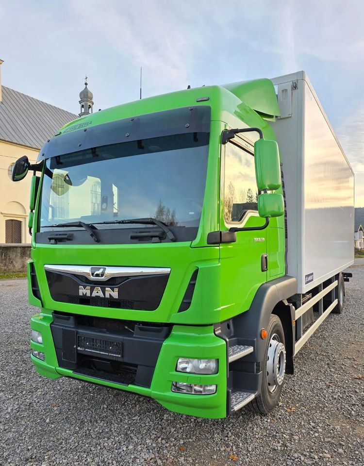 Chladírenský nákladní automobil MAN TGM 18.320 / 18.290 / 15.290 / IZOTERMA / WINDA / 19PALET / E6 / 08.2018 / LIFT / SPROWADZONY / AUTOMAT / SYPIALKA / PIERWSZY WŁAŚCICIEL / BOCZNE DRZWI / STAN BARDZO DOBRY: obrázek 8 Chladírenský nákladní automobil MAN TGM 18.320 / 18.290 / 15.290 / IZOTERMA / WINDA / 19PALET / E6 / 08.2018 / LIFT / SPROWADZONY / AUTOMAT / SYPIALKA / PIERWSZY WŁAŚCICIEL / BOCZNE DRZWI / STAN BARDZO DOBRY: obrázek 8