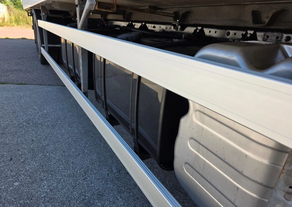 Chladírenský nákladní automobil MAN TGM 18.340 / 18.290 / 15.290 / IZOTERMA / WINDA / 19PALET /E6  / SPROWADZONY / AUTOMAT / SYPIALKA / PIERWSZY WŁAŚCICIEL / BOCZNE DRZWI / STAN BARDZO DOBRY: obrázek 18