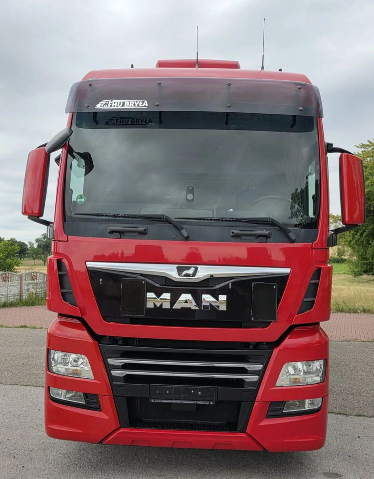 MAN TGX 26.500 / ALUMINIOWE FELGI / LIFT / 6X2 / KLIMA POSTOJOWA / 18PALET / E6 / FIRANKA / 17 TON ŁADOWNOŚĆ / WINDA / NISKI PRZEBIEG / JEDEN WŁAŚCICIEL / PODWIESZANA OŚ - Plachtový nákladní auto: obrázek 5 MAN TGX 26.500 / ALUMINIOWE FELGI / LIFT / 6X2 / KLIMA POSTOJOWA / 18PALET / E6 / FIRANKA / 17 TON ŁADOWNOŚĆ / WINDA / NISKI PRZEBIEG / JEDEN WŁAŚCICIEL / PODWIESZANA OŚ - Plachtový nákladní auto: obrázek 5
