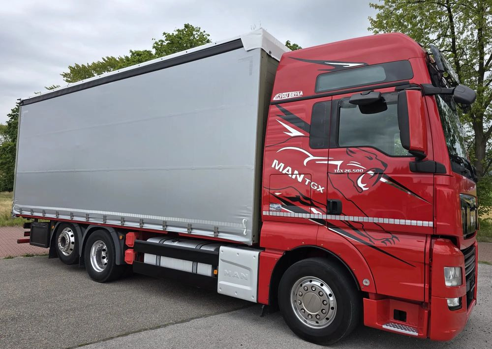 MAN TGX 26.500 / ALUMINIOWE FELGI / LIFT / 6X2 / KLIMA POSTOJOWA / 18PALET / E6 / FIRANKA / 17 TON ŁADOWNOŚĆ / WINDA / NISKI PRZEBIEG / JEDEN WŁAŚCICIEL / PODWIESZANA OŚ - Plachtový nákladní auto: obrázek 1 MAN TGX 26.500 / ALUMINIOWE FELGI / LIFT / 6X2 / KLIMA POSTOJOWA / 18PALET / E6 / FIRANKA / 17 TON ŁADOWNOŚĆ / WINDA / NISKI PRZEBIEG / JEDEN WŁAŚCICIEL / PODWIESZANA OŚ - Plachtový nákladní auto: obrázek 1