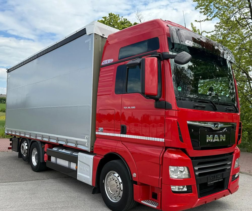 MAN TGX 26.500 / LIFT / 6X2 / KLIMA POSTOJOWA / 18PALET / E6 / FIRANKA / 18 TON ŁADOWNOŚĆ / WINDA / NISKI PRZEBIEG / JEDEN WŁAŚCICIEL / PODWIESZANA OŚ - Plachtový nákladní auto: obrázek 2 MAN TGX 26.500 / LIFT / 6X2 / KLIMA POSTOJOWA / 18PALET / E6 / FIRANKA / 18 TON ŁADOWNOŚĆ / WINDA / NISKI PRZEBIEG / JEDEN WŁAŚCICIEL / PODWIESZANA OŚ - Plachtový nákladní auto: obrázek 2