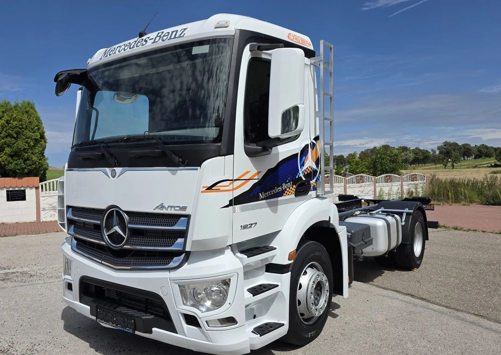 Mercedes-Benz ANTOS 1827 / ATEGO / ACTROS / E6 / ROZSTAW OSI 3.75M / WYWROT / BECZKA / UTRZYMANIE DRÓG / HAKOWIEC / SPROWADZONY / PIERWSZY WŁAŚCICIEL / STAN BDB - Podvozek s kabinou: obrázek 2 Mercedes-Benz ANTOS 1827 / ATEGO / ACTROS / E6 / ROZSTAW OSI 3.75M / WYWROT / BECZKA / UTRZYMANIE DRÓG / HAKOWIEC / SPROWADZONY / PIERWSZY WŁAŚCICIEL / STAN BDB - Podvozek s kabinou: obrázek 2