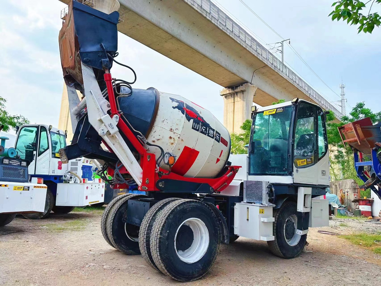 DEYI 2 cubic concrete mixer - Autodomíchávač: obrázek 4 DEYI 2 cubic concrete mixer - Autodomíchávač: obrázek 4