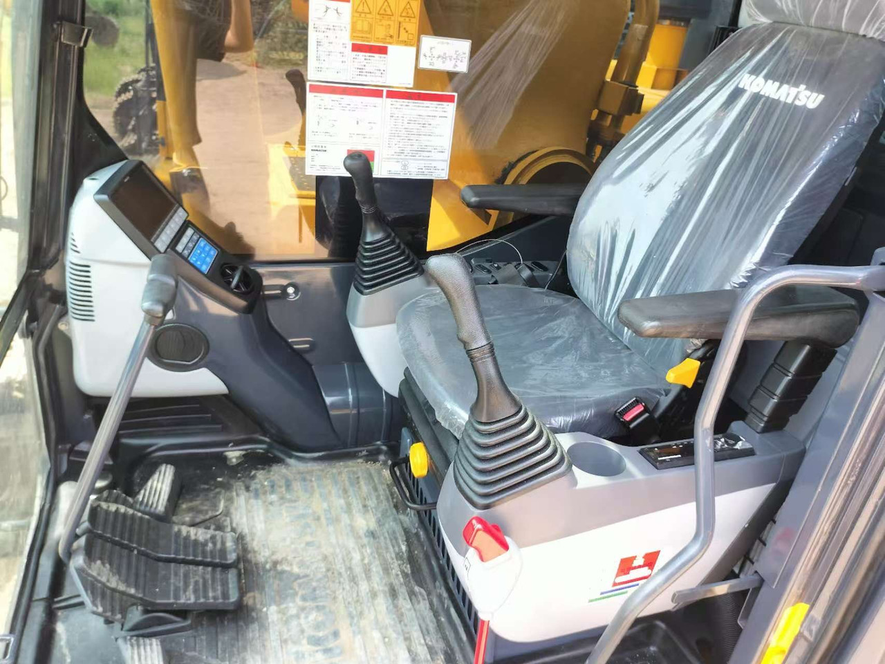 Pásové rýpadlo KOMATSU PC400-8: obrázek 8