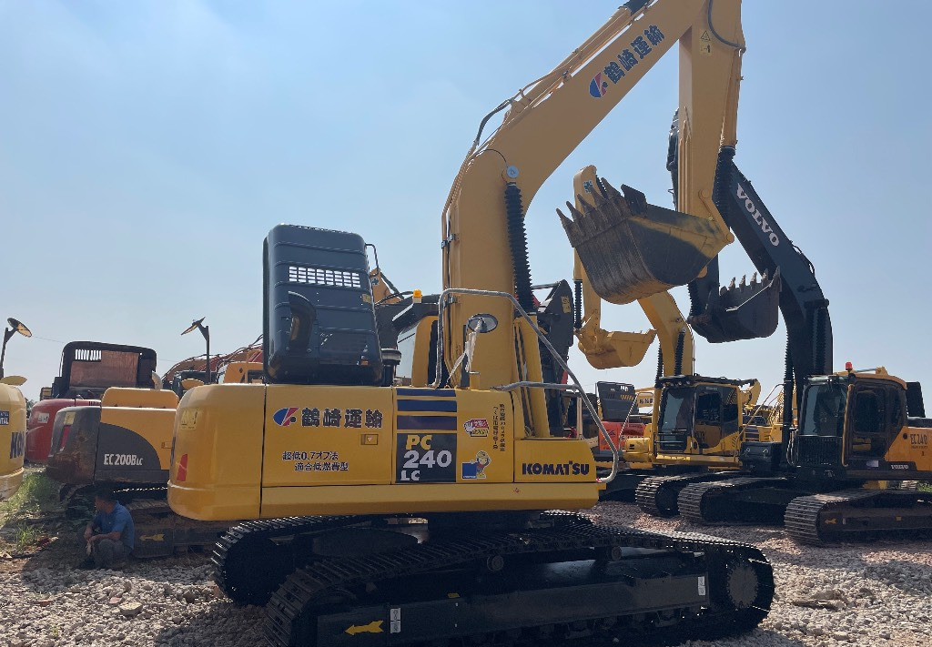 Komatsu PC 240 PC220 PC240-8 - Pásové rýpadlo: obrázek 1 Komatsu PC 240 PC220 PC240-8 - Pásové rýpadlo: obrázek 1