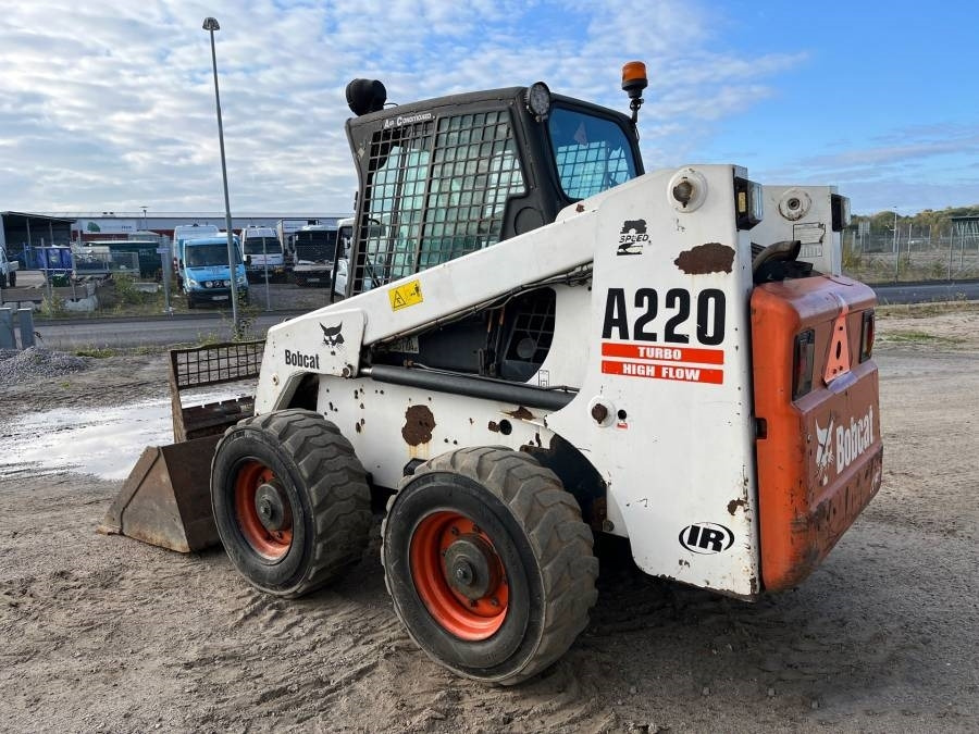 Bobcat A 220 - Smykový nakladač: obrázek 4 Bobcat A 220 - Smykový nakladač: obrázek 4