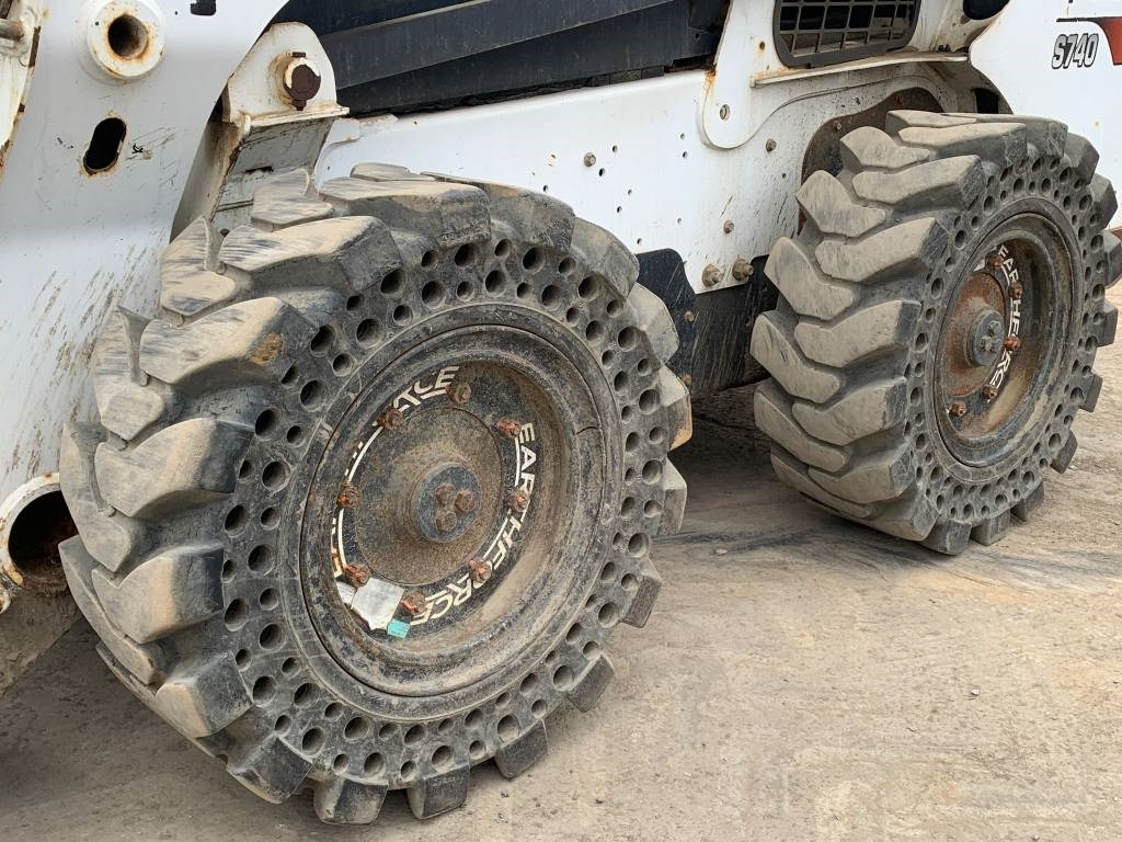 Bobcat S 740 - Smykový nakladač: obrázek 4 Bobcat S 740 - Smykový nakladač: obrázek 4
