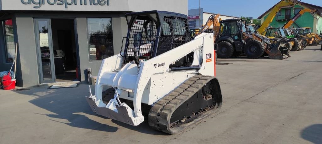 Bobcat T 200 - Smykem řízený nakladač pásový: obrázek 1 Bobcat T 200 - Smykem řízený nakladač pásový: obrázek 1