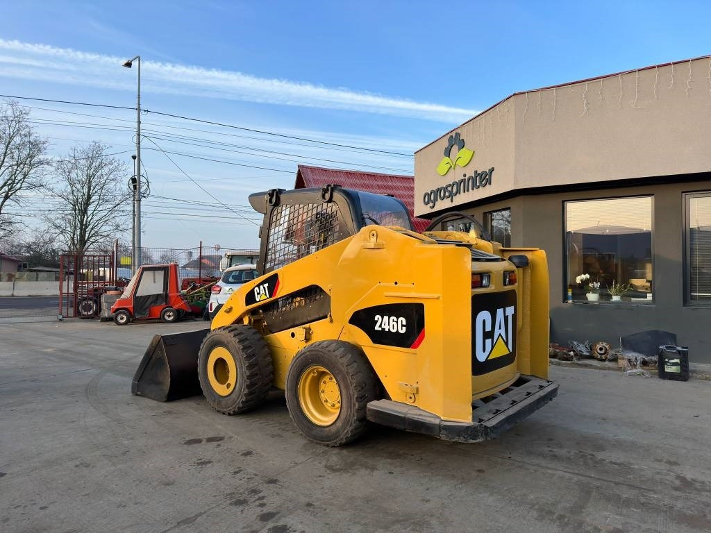 CAT 246 C - Smykový nakladač: obrázek 2 CAT 246 C - Smykový nakladač: obrázek 2