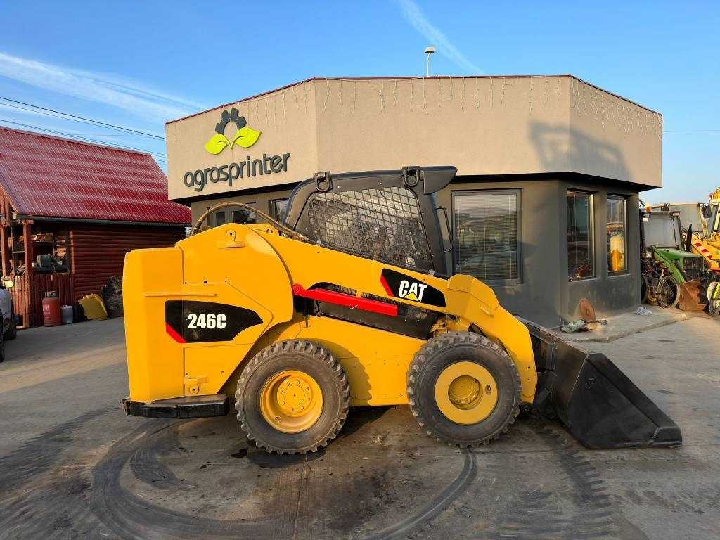 CAT 246 C - Smykový nakladač: obrázek 4 CAT 246 C - Smykový nakladač: obrázek 4