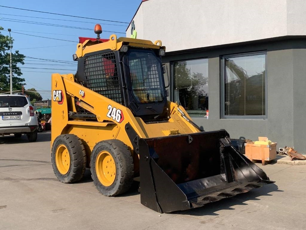 CAT 246 - Smykový nakladač: obrázek 4 CAT 246 - Smykový nakladač: obrázek 4