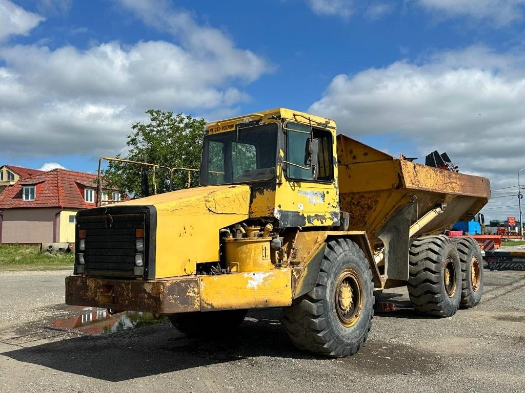 CAT D 300 E - Kloubový sklápěč: obrázek 1 CAT D 300 E - Kloubový sklápěč: obrázek 1
