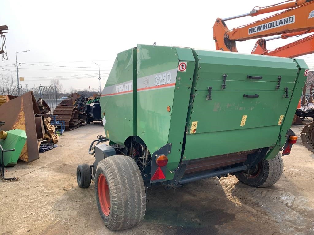 Fendt 3250 - Lis na válcové balíky: obrázek 5 Fendt 3250 - Lis na válcové balíky: obrázek 5
