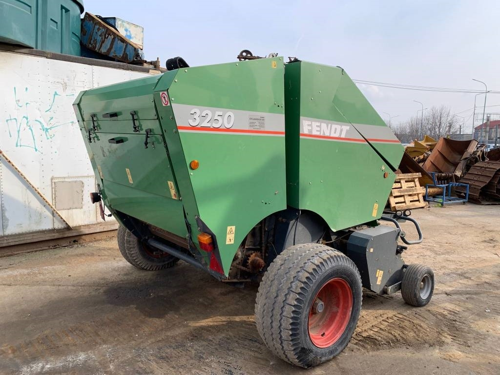 Fendt 3250 - Lis na válcové balíky: obrázek 3 Fendt 3250 - Lis na válcové balíky: obrázek 3