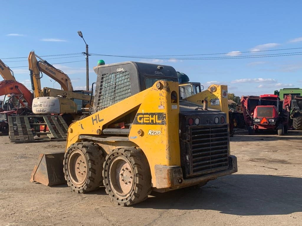 Gehl R 220 - Smykový nakladač: obrázek 3 Gehl R 220 - Smykový nakladač: obrázek 3