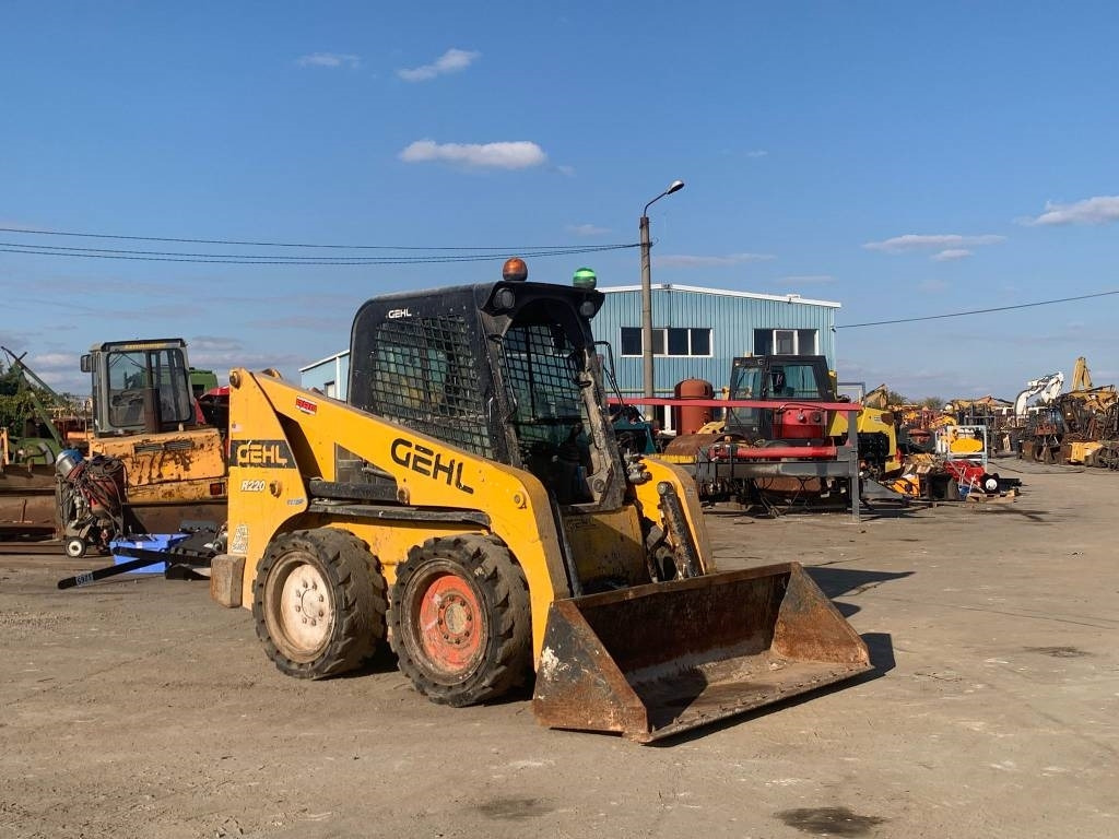 Gehl R 220 - Smykový nakladač: obrázek 4 Gehl R 220 - Smykový nakladač: obrázek 4