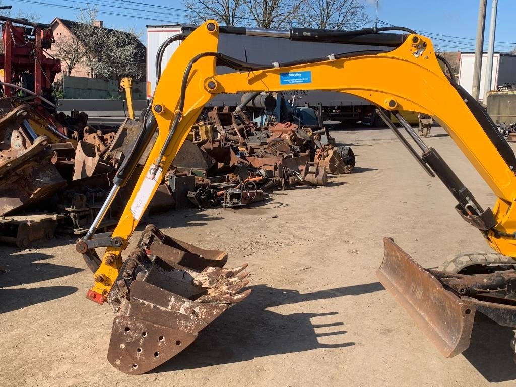 JCB 8026 CTS - Mini rýpadlo: obrázek 4 JCB 8026 CTS - Mini rýpadlo: obrázek 4
