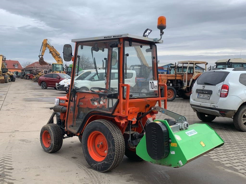 Kubota B 4200 - Traktor: obrázek 3 Kubota B 4200 - Traktor: obrázek 3