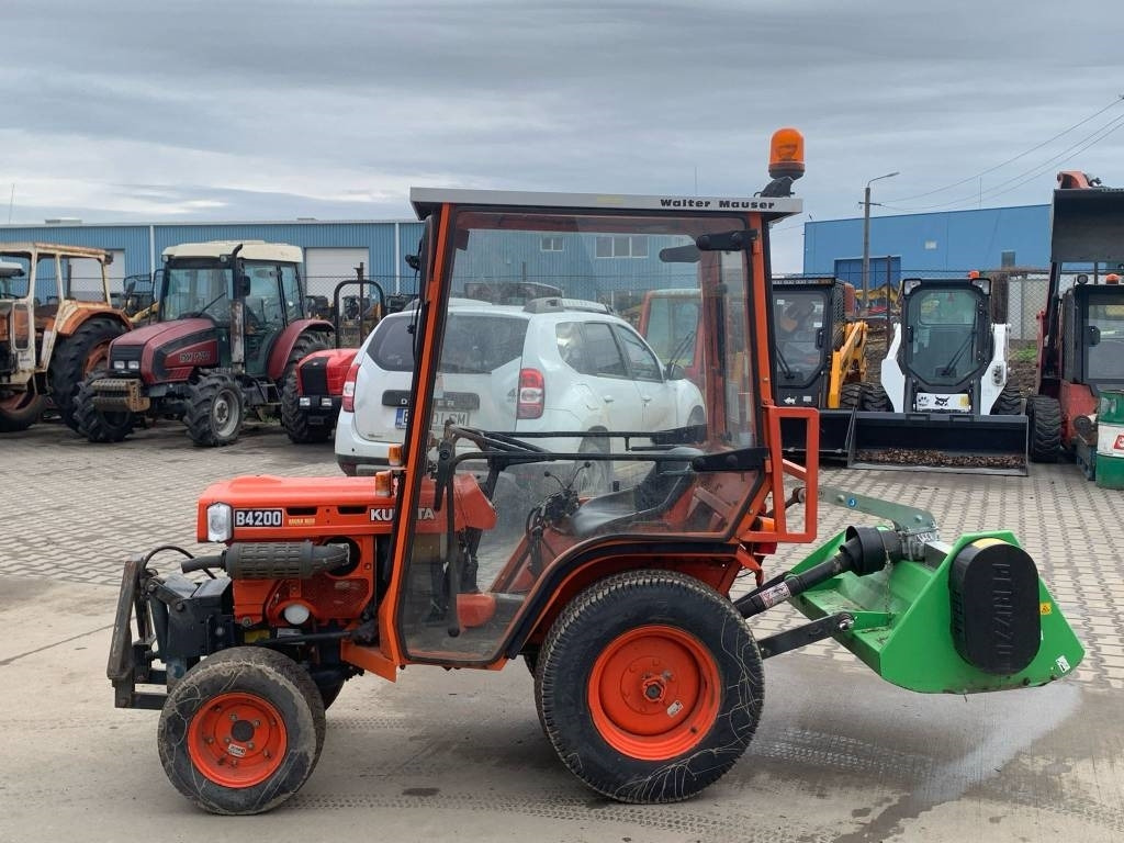 Kubota B 4200 - Traktor: obrázek 2 Kubota B 4200 - Traktor: obrázek 2
