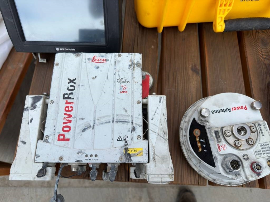 Leica Power Antenna Bluetooth + Power Supply BOX - Navigační systém pro Stavební technika: obrázek 2 Leica Power Antenna Bluetooth + Power Supply BOX - Navigační systém pro Stavební technika: obrázek 2