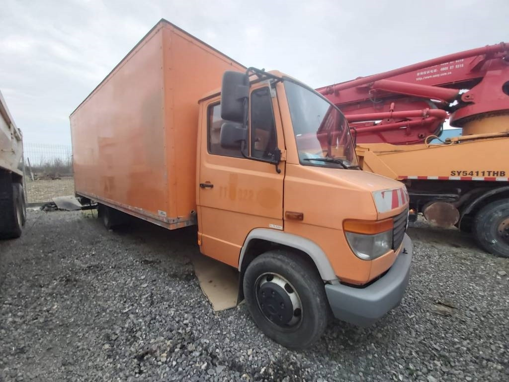Mercedes-Benz 814D - Skříňový nákladní auto: obrázek 3 Mercedes-Benz 814D - Skříňový nákladní auto: obrázek 3