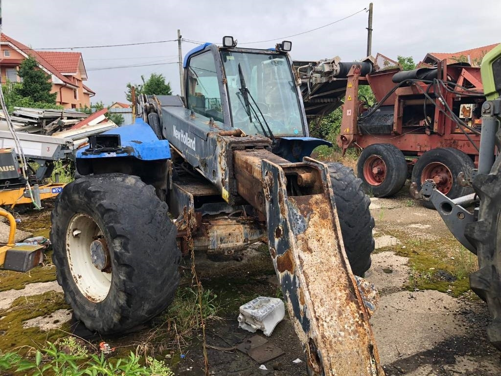 New Holland LM 435-410 FOR PARTS - Teleskopický manipulátor: obrázek 1 New Holland LM 435-410 FOR PARTS - Teleskopický manipulátor: obrázek 1