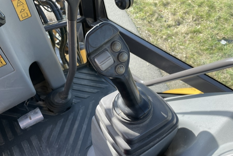 VOLVO BL71 - Rýpadlo-nakladač: obrázek 5 VOLVO BL71 - Rýpadlo-nakladač: obrázek 5