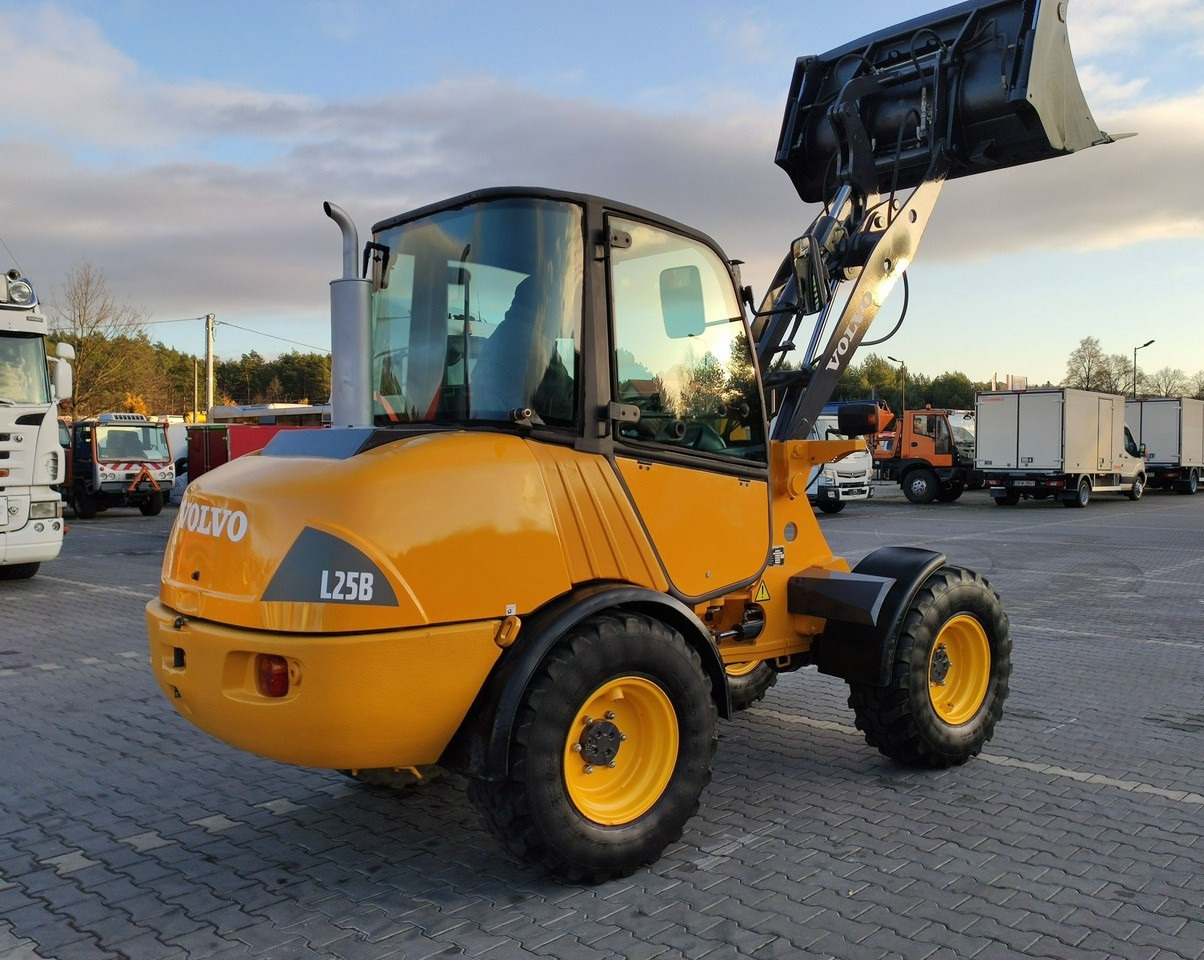 Volvo L25B - Kolový nakladač: obrázek 5 Volvo L25B - Kolový nakladač: obrázek 5