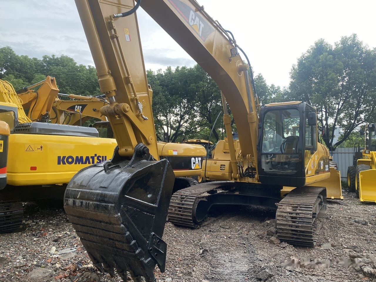 Caterpillar 320CL - Pásové rýpadlo: obrázek 1 Caterpillar 320CL - Pásové rýpadlo: obrázek 1