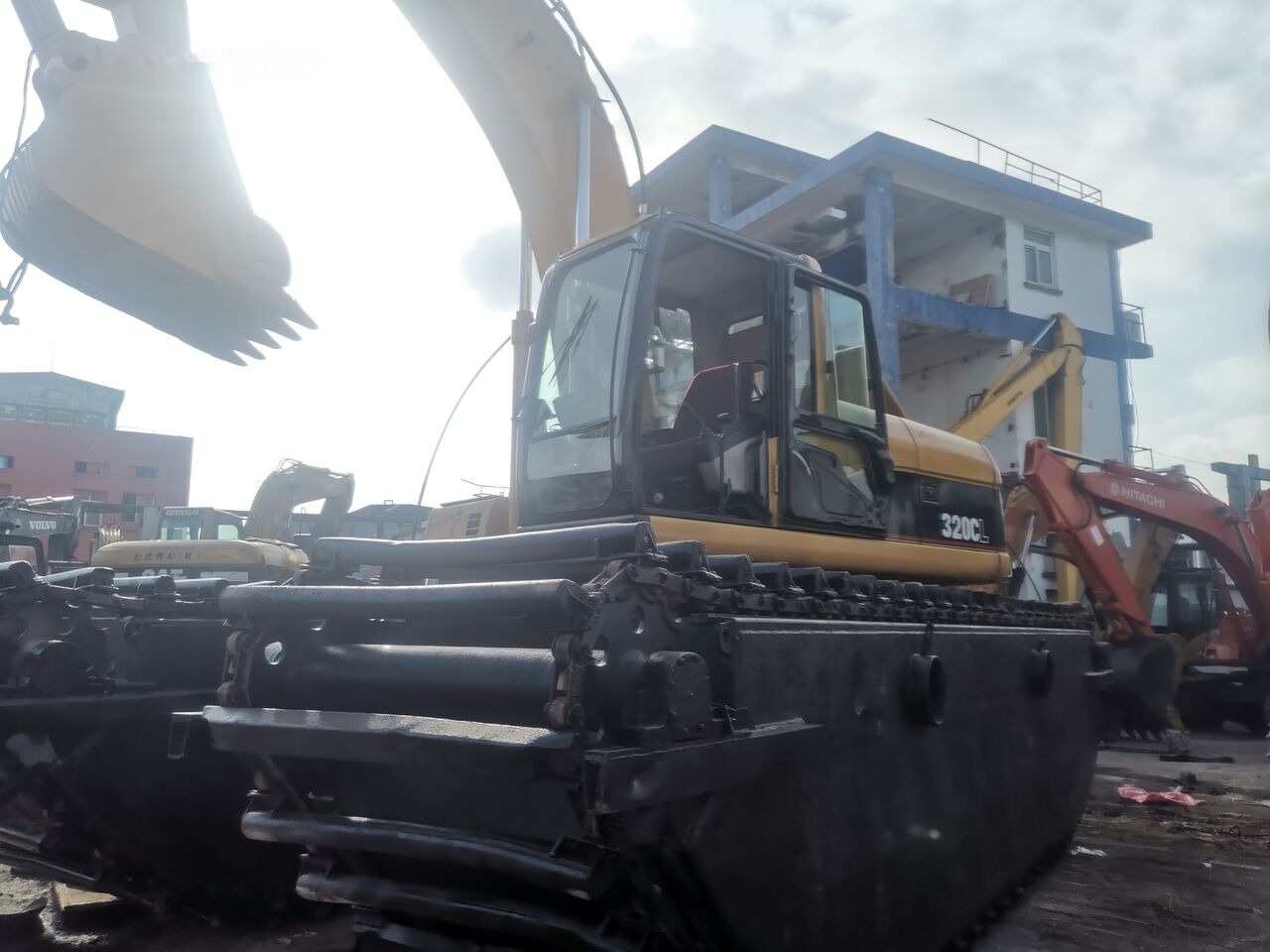 Caterpillar 320CL - Plovoucí bagr: obrázek 5 Caterpillar 320CL - Plovoucí bagr: obrázek 5