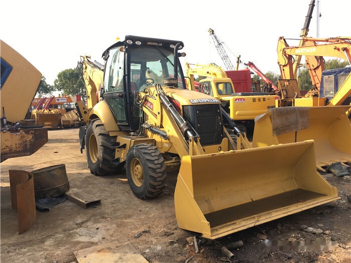 Caterpillar 420F - Rýpadlo-nakladač: obrázek 4 Caterpillar 420F - Rýpadlo-nakladač: obrázek 4