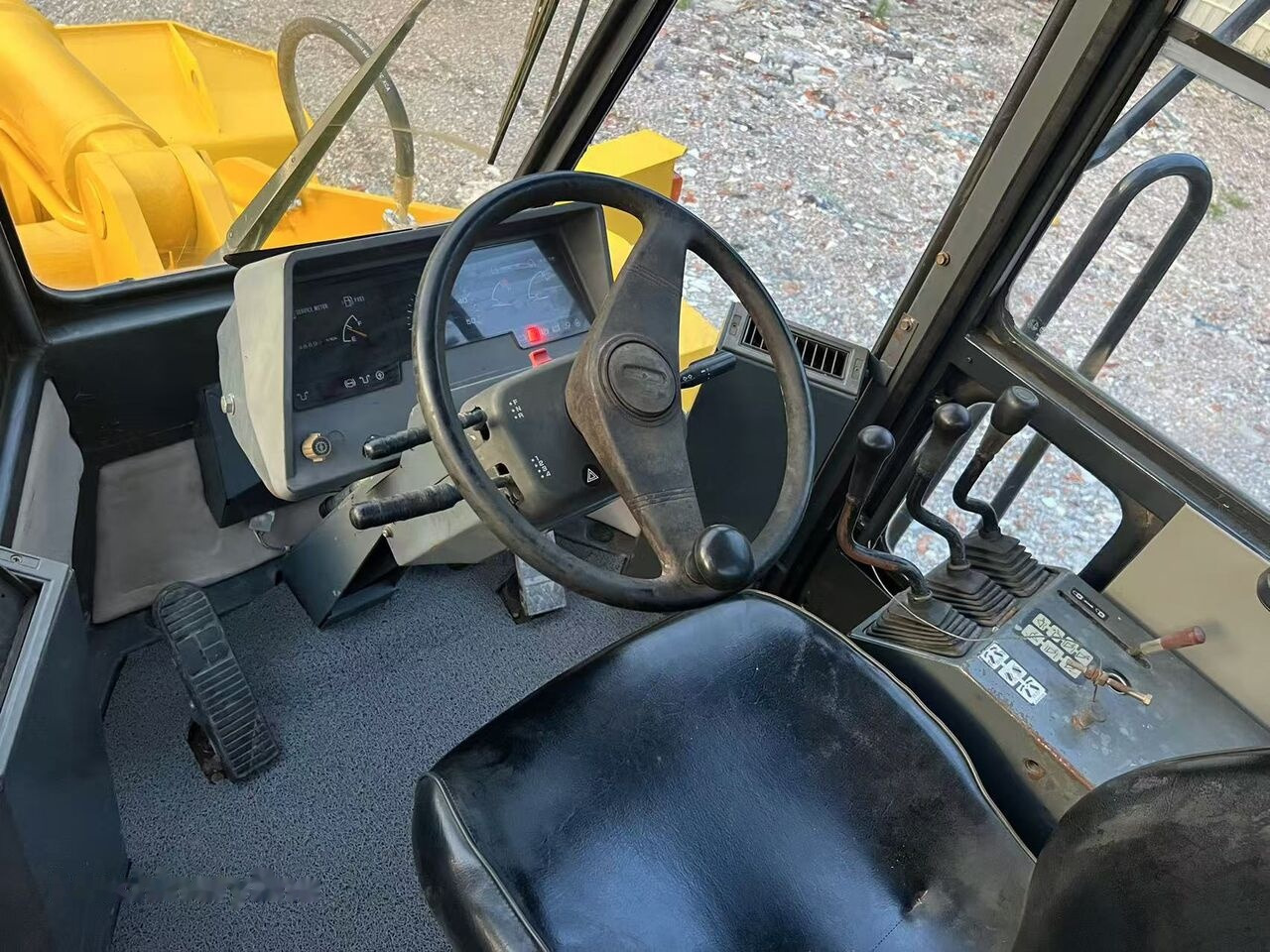 Komatsu WA320-3 - Kolový nakladač: obrázek 5 Komatsu WA320-3 - Kolový nakladač: obrázek 5