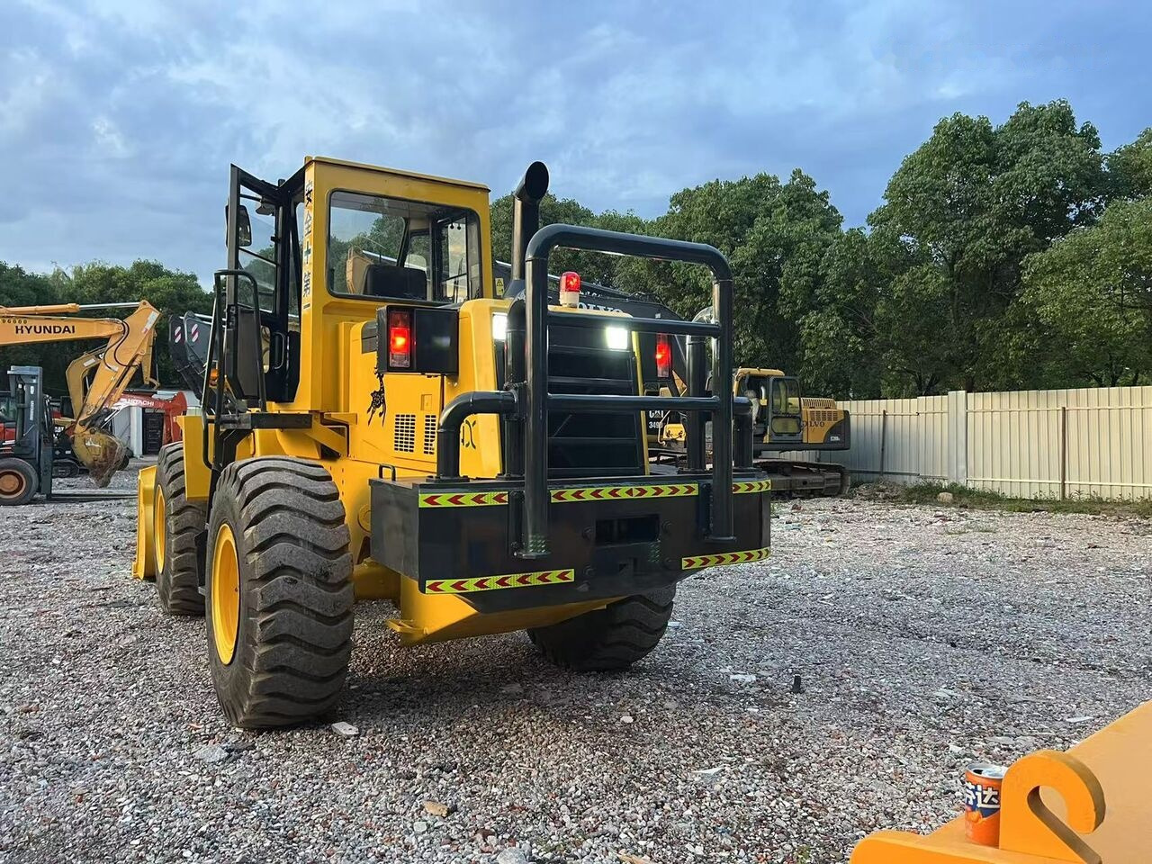 Komatsu WA320-3 - Kolový nakladač: obrázek 1 Komatsu WA320-3 - Kolový nakladač: obrázek 1